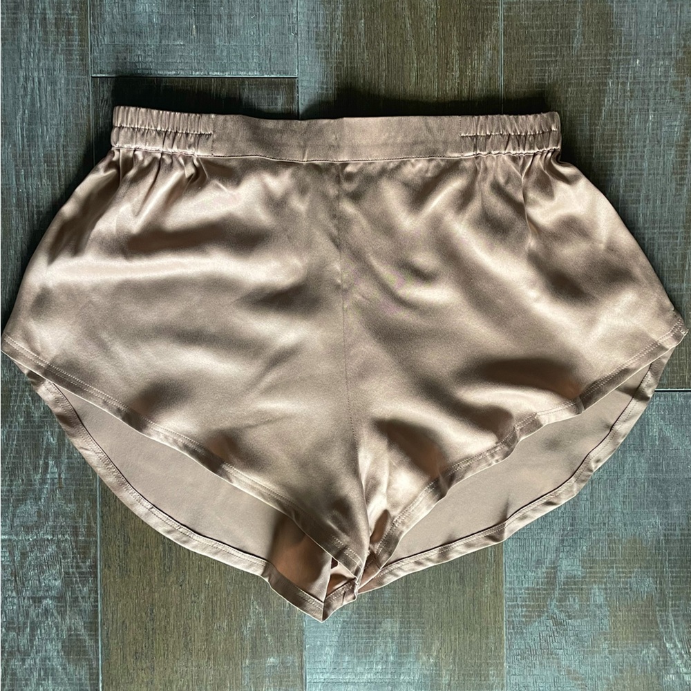 Lunya Silk Shorts NWOT Pink Size S - Picture 2 of 4